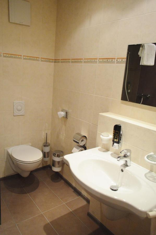 Hotel B8 Voerde Екстериор снимка