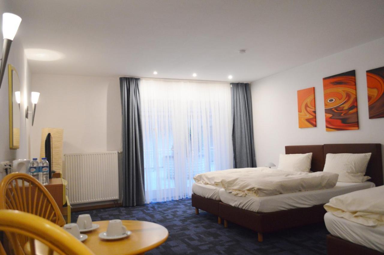 Hotel B8 Voerde Екстериор снимка