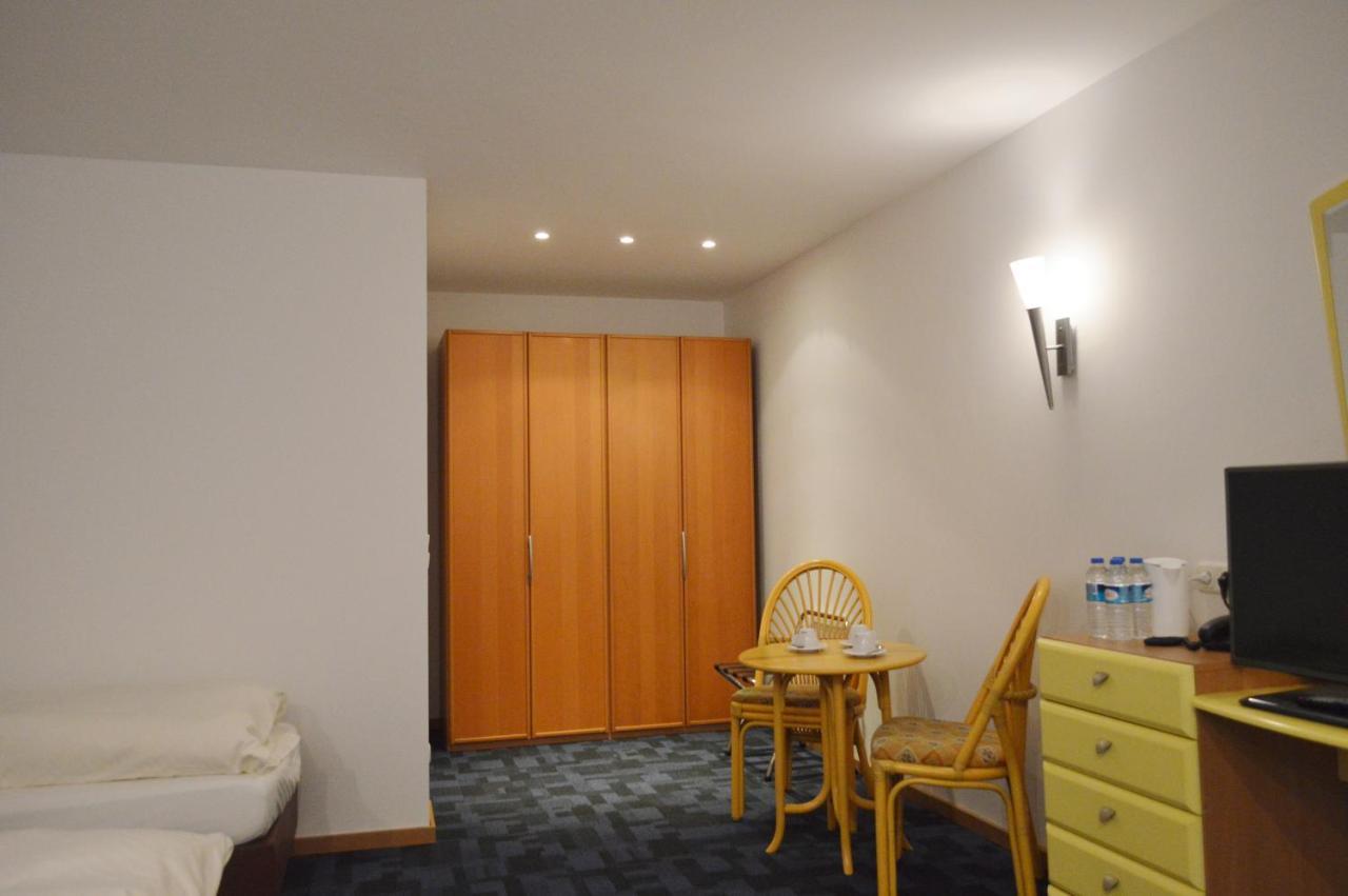 Hotel B8 Voerde Екстериор снимка